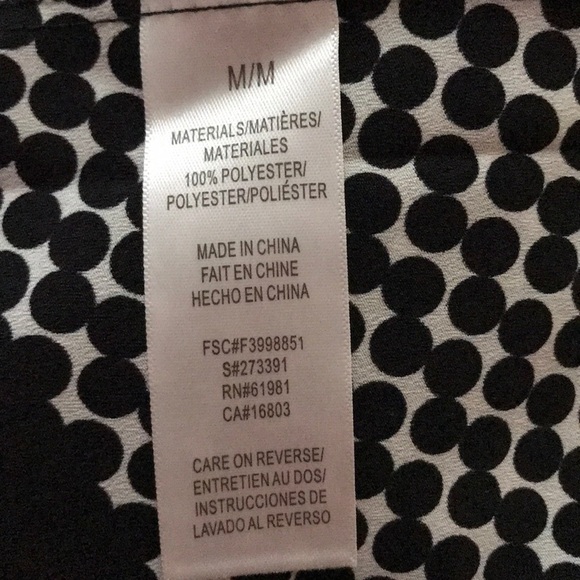 SIGNATURE COLLECTION MEDIUM B&W SLEEVELESS BUTTONUP BLOUSE - Picture 7 of 7